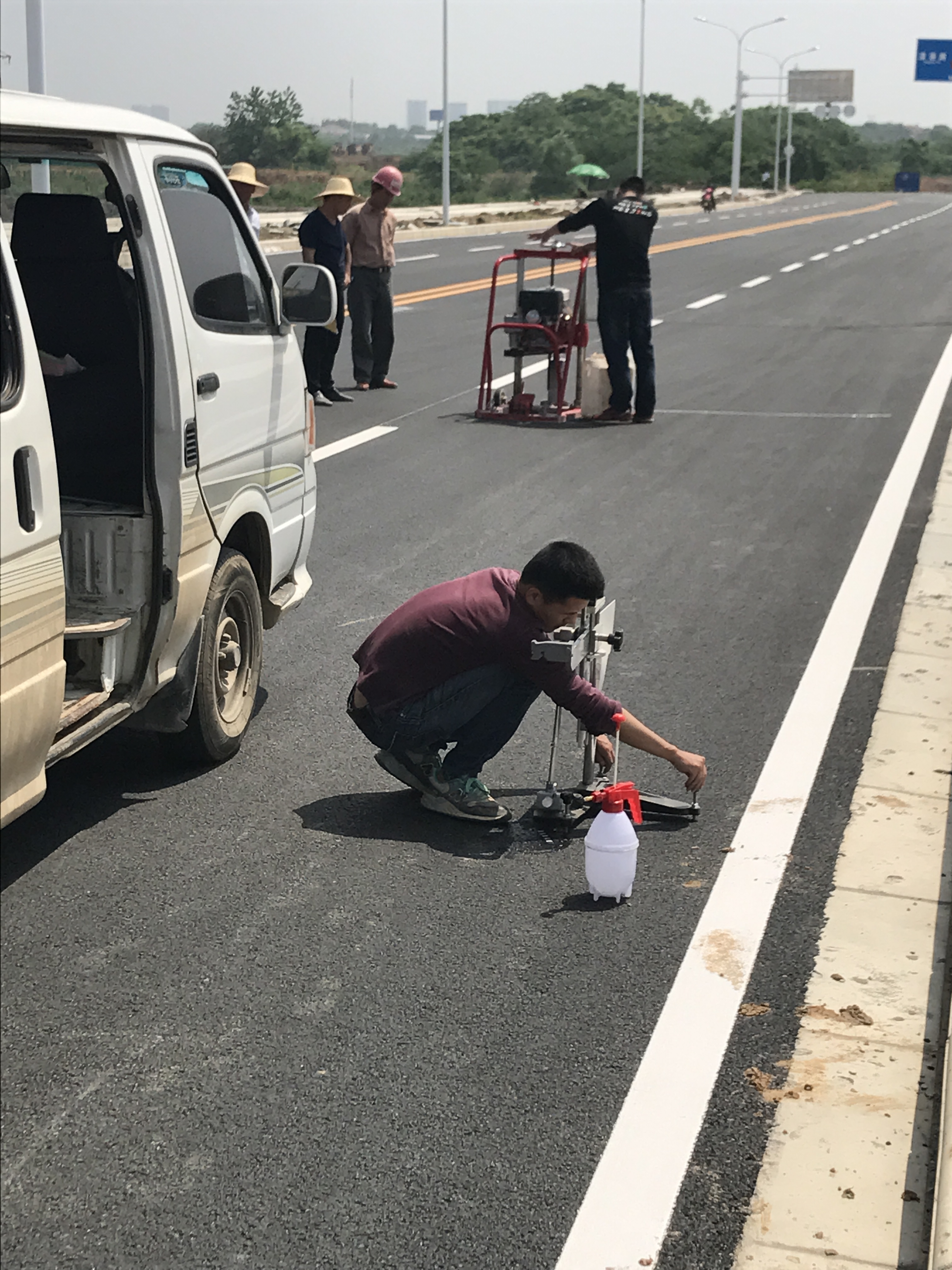 科技一路（左庙路~流港路）道路排水工程沥青路面厚度及抗滑性能实验.JPG