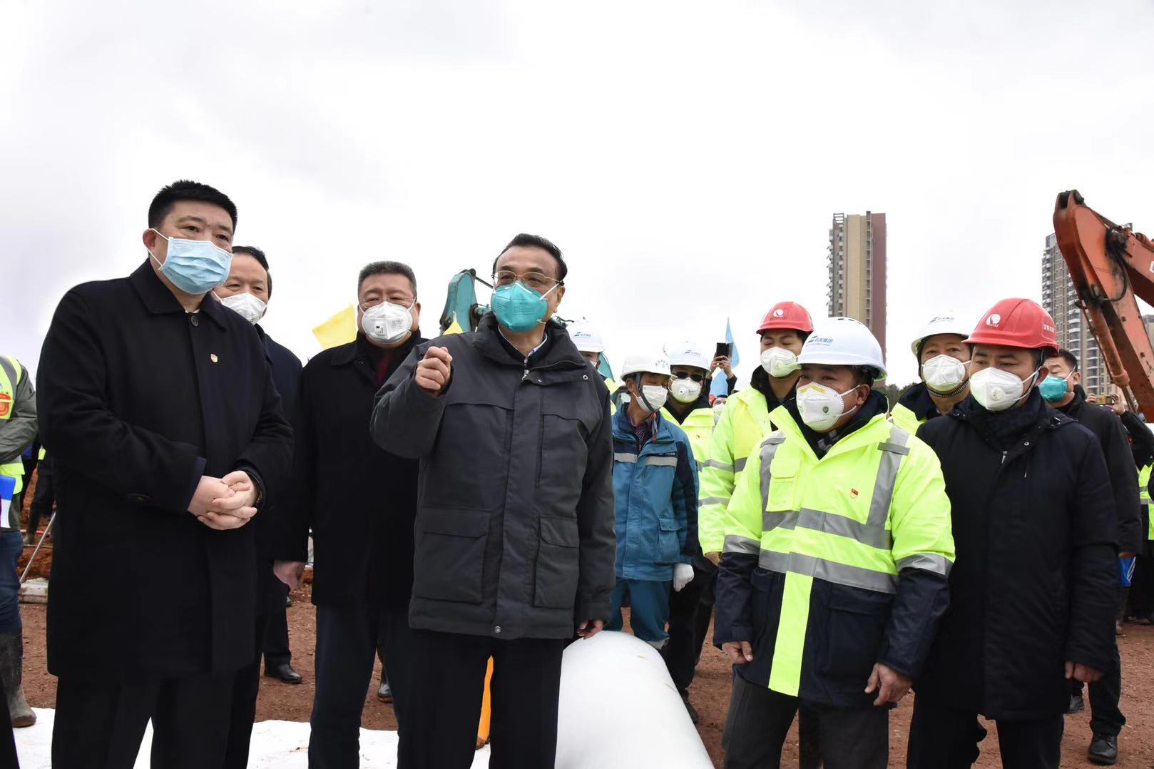 李克强总理到航发集团武汉火神山医院施工现场考察慰问2.jpg